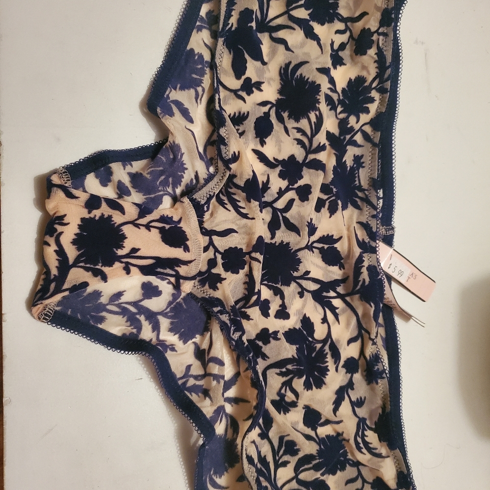 Victoria's Secret Panties - M